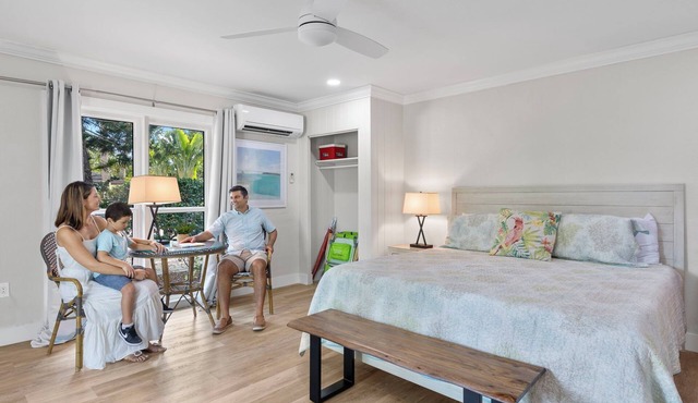 Sanibel-Style on the East End! Walk to restaurants and the lighthouse. NEW! in Sanibel