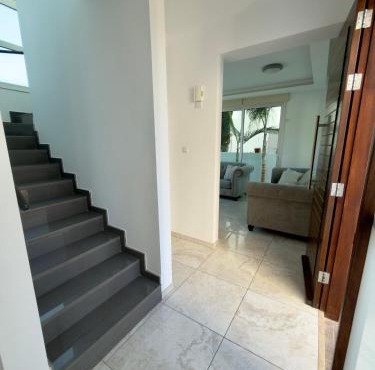 Sapphire Edge Villa Bright 3BR with Swimming Pool in Protaras