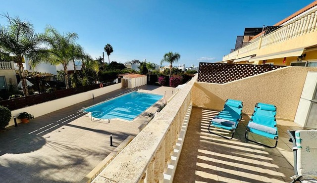 Sea View Family Apartment with Pool in Kissonerga