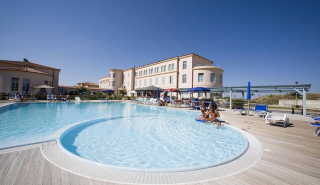 Seaside residence in Tuscany with swimming pool, within a natural park, in Calambrone