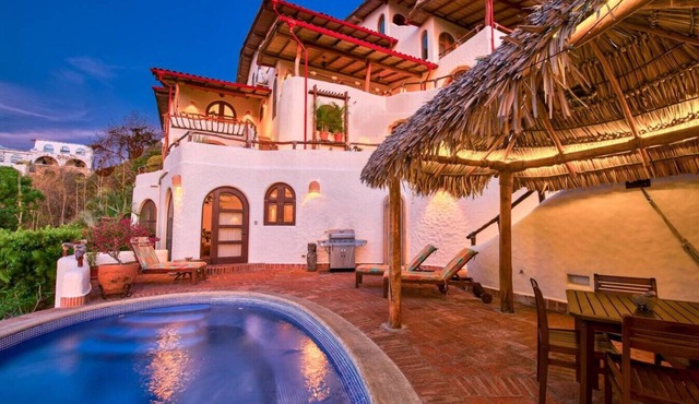 Secluded one bedroom villa with private pool, ocean views, resort pool, and restaurant. in San Juan del Sur