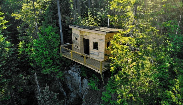Secluded perched treehouse by the lake | Lodging #18 in Mont-Blanc