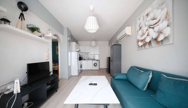 SHAK - 2Br Apt Coastal Comfort with Internet + Netflix