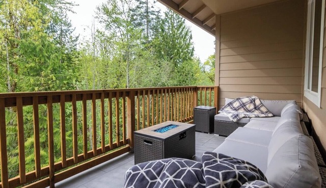 Sleeps 15: 6BR Home, 4 Kings & Fire Pit in Longview