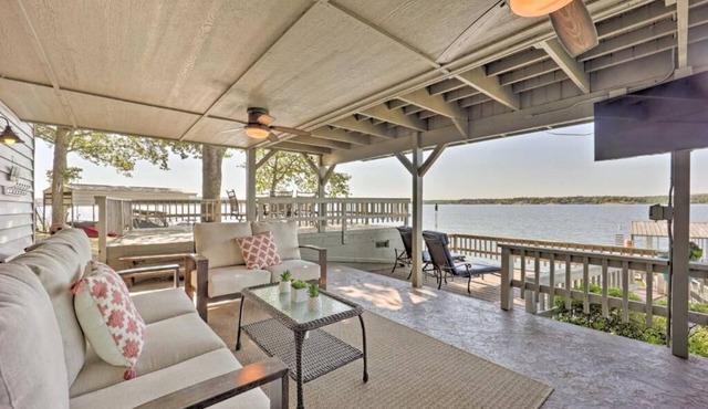 So Grand Lakefront, Hot Tub, Dock, Boat Slip & Game Room in Eucha