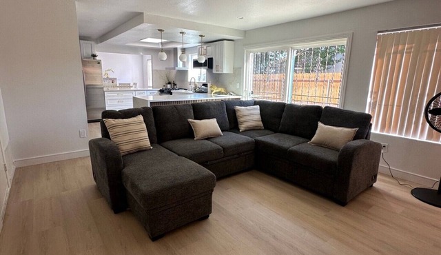 Spacious 4-bedroom house in wonderful San Diego with AC. Near Imperial beach. in San Diego