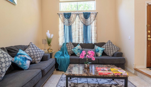 Spacious 4BR/3BA Retreat w/Jacuzzi, Backyard Oasis in Antioch