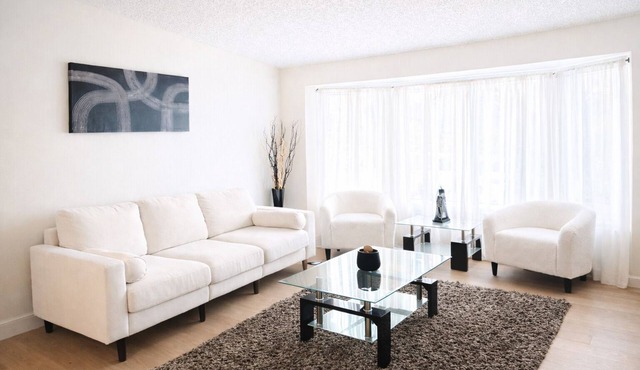 Spacious Entire Home | 4 Levels | Modern in Edmonton