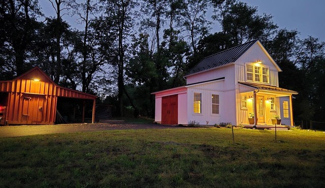 Spectacular 2BR/2BA private peaceful cottage - minutes from downtown Lititz. in Lititz