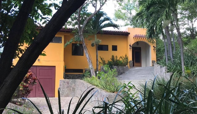 Spectacular views over the ocean at Casa Ezulwini in Tola