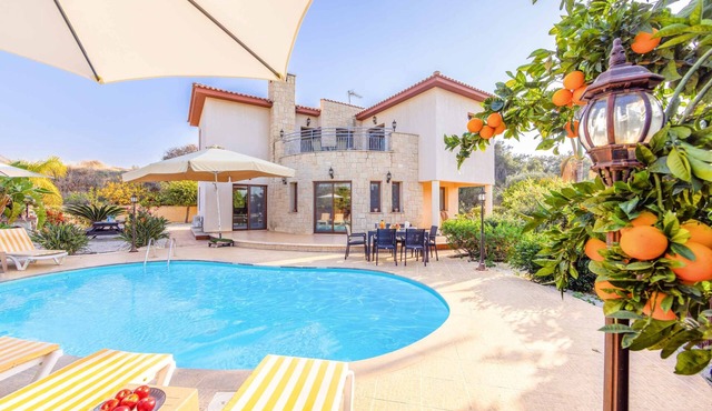 Stavros Villa - Four Bedroom Villa, Sleeps 8