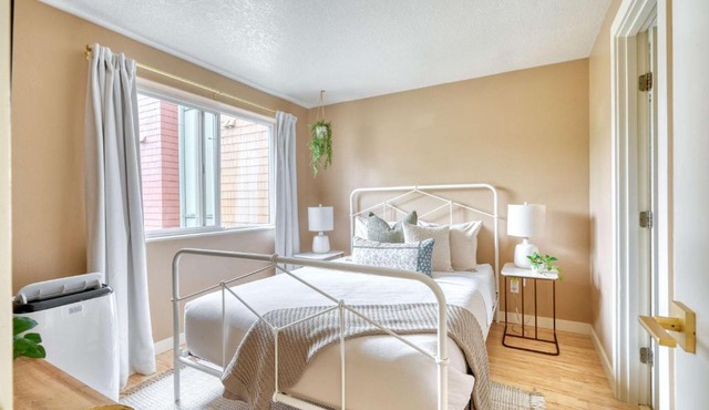 Stay Portland - Adorable Bright 1 Bed Near OHSU in Portland