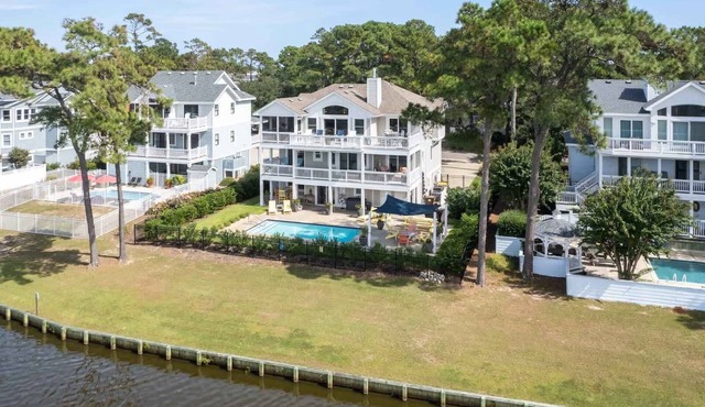 Stunning Views With Pool, Family Room, Resort Perks in Corolla