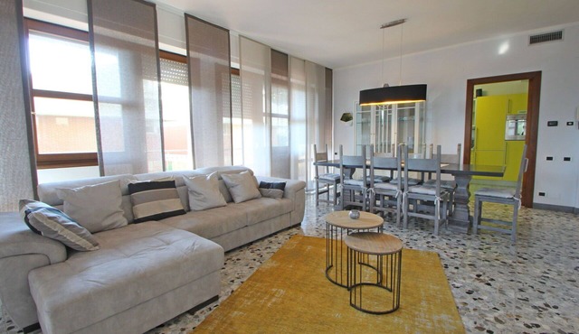 Stunning villa for 6 people with WIFI, TV, terrace and panoramic view, close to Forte Dei Marmi in Marina Dei Ronchi