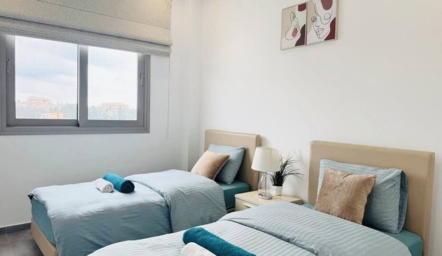 Sunny 2BR at Elysia Park w/Balcony, Outdoor & Heated Pool, Gym - Central Paphos in Paphos