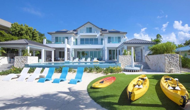 SunRays Villa by Grand Cayman Villas & Condos in Driftwood Village
