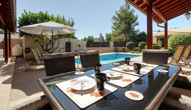 Superb 2-bedroom 2-bathroom Traditional Stone Cottage in Tremithousa