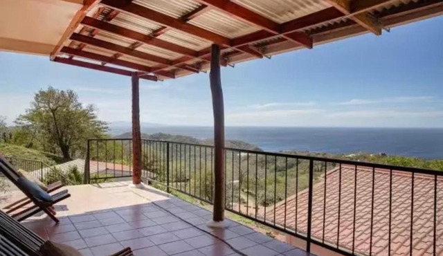 Surfhouse Playa Maderas in San Juan del Sur