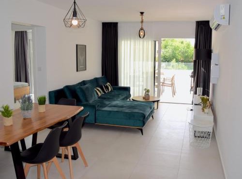 Tala Luxury apartments with pool by Raise in Tala