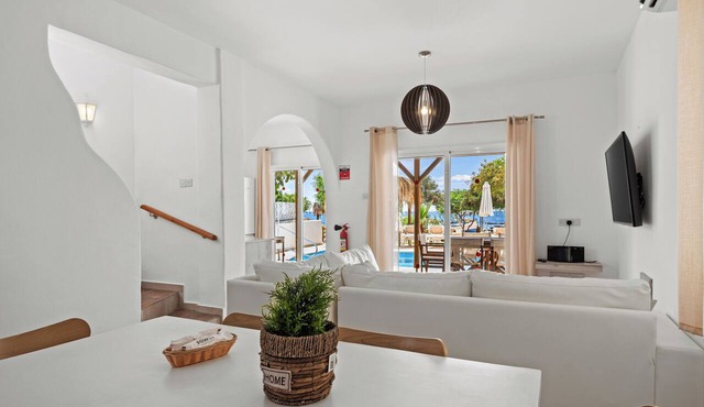 Thalassines Beach Villas in Sotira