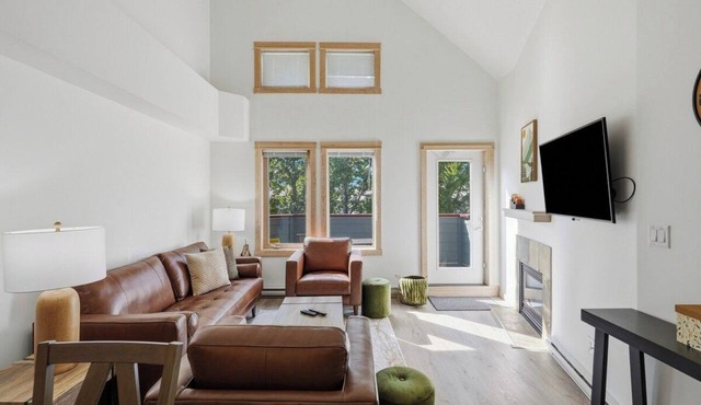 The Alpine Range -2 Bed/2 Bath Penthouse Loft in Canmore