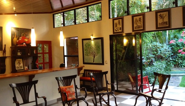 The Artist's Garden, Charming 2BR Casita And Studio in Managua