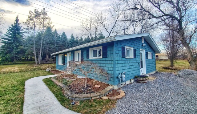 The bungalow @ T. Spex Eyewear is a cozy, convenient stay in Canandaigua! in Canandaigua