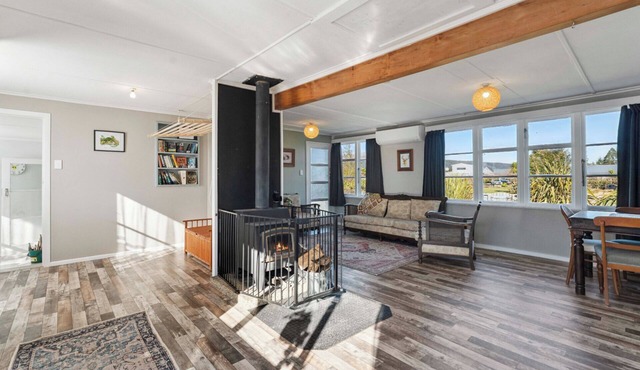 The Flax Cottage - National Park Holiday Home in Waimarino