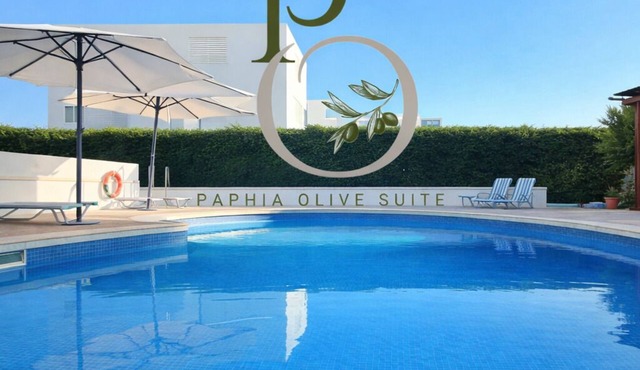 The sea, restaurants and shopping facilities can be on foot in appr. 15 min. in Paphos