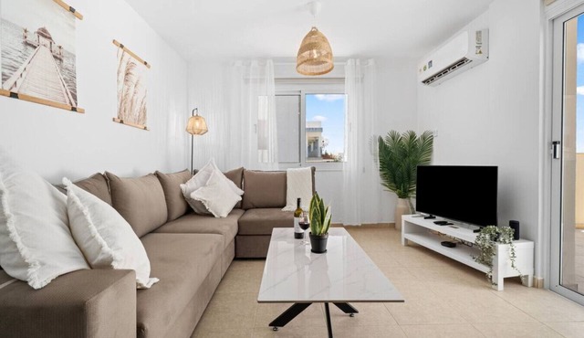 Thea Court Seaview Retreat in Paralimni