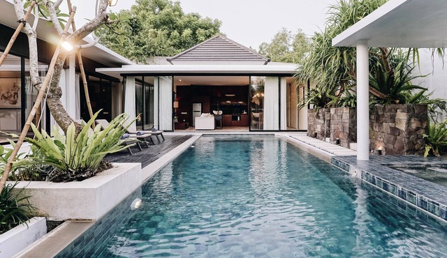 Tropical 3BR Pool Villa Near Geger Beach Nusa Dua in Benoa