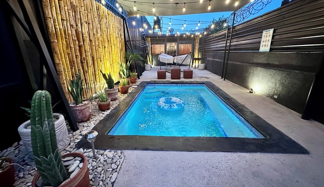 Tropical House Leon | Private Pool, Hammock Patio & Lounge in León