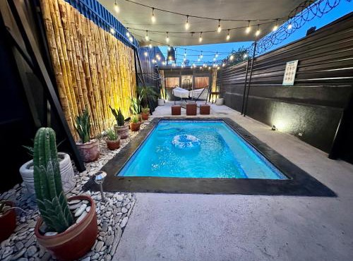 Tropical House Leon Private Pool and Hammock Patio in León