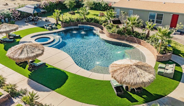 Tropical Private Estate 8 Bdrm Resort Pool 5 Mins to the Strip Weddings in Las Vegas