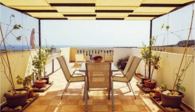 Two bedroom townhouse, stunning top terrace views, 5 minute drive to Coral Bay