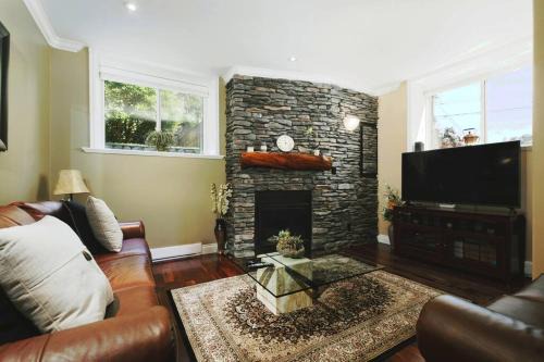 Upscale Character Home with Luxurious Amenities in Victoria