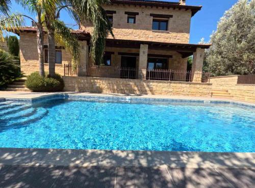 Valencia Grove Villa