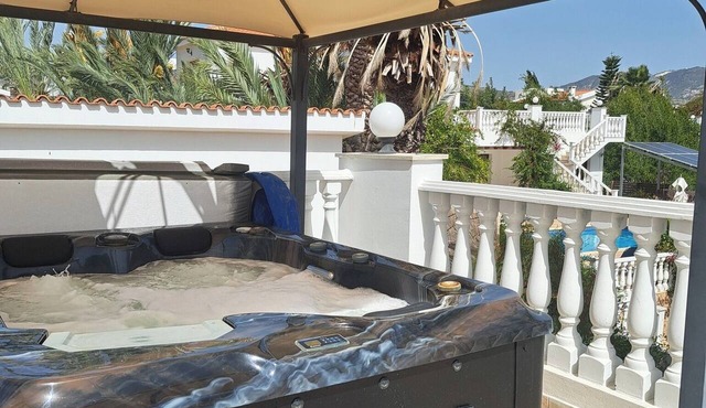 Very welcoming large villa in coral bay ! car not essential! in paphos