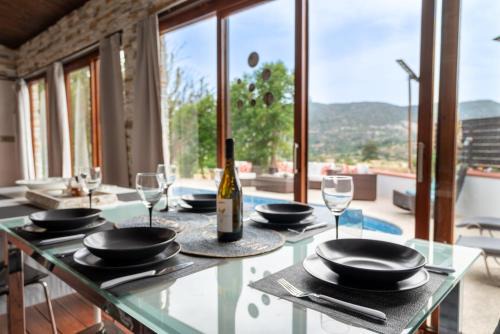 Villa Althea, Pool, Mountain Views, BBQ ,Patio in Laneia in Lania