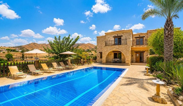 Villa Androulla - Four Bedroom Villa, Sleeps 8