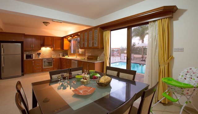 Villa Anna Marina - a Private villa that sleeps 8 guests in 4 bedrooms