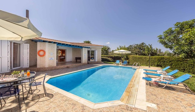 Villa Chara Mari - Three Bedroom Villa, Sleeps 5