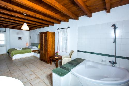 Villa Clarissa & Carmel View in Paphos