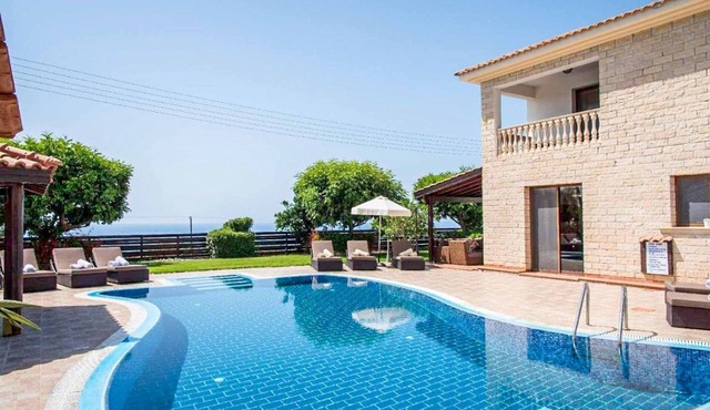 Villa Nikos Argaka - Four Bedroom Villa, Sleeps 8
