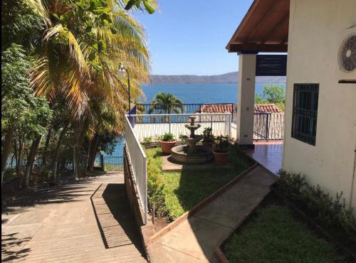Villa La Giralda - Lakefront - Pool - Relaxation Haven in Managua