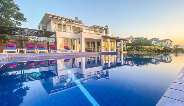 Villa "Meerblick" mit Infinity-Pool by Interhome in Esentepe