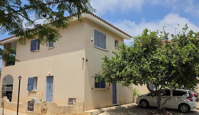 Villa Nadezda – 3-Bedroom Villa with Pool near Paphos Harbour in Pafos