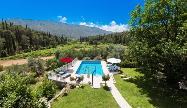 Villa Petra with pool in Zastolje