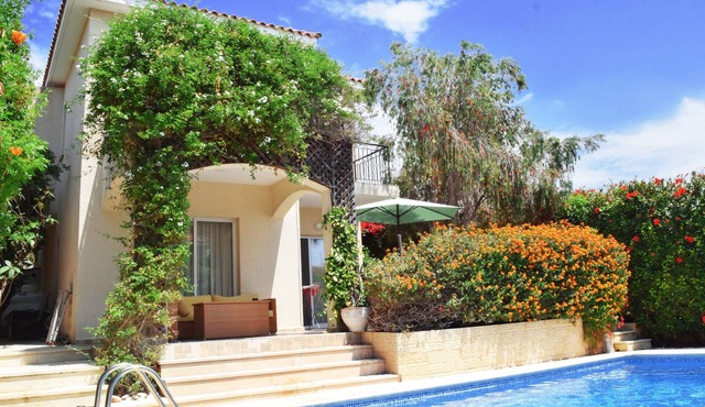 Villa Talassa near Coral Bay with optional 4x4 CAR, Jacuzzi and HEATED POOL