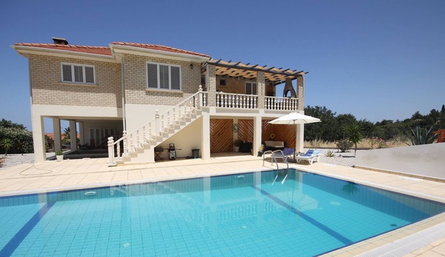 Villa Vivienne stunning sea views in Kyrenia